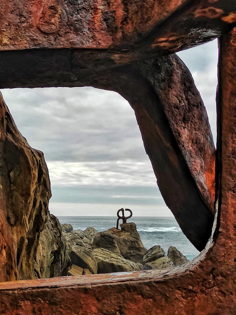 Quien pudiera estar en dos lugares a la vez.

Peine de los Vientos #EduardoChillida

📷 @elerevilla