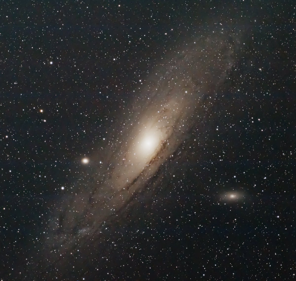 Started a new hobby - Astrophotography! If you enjoy space check out my Instagram page kates.universe instagram.com/p/CS7Cx-lsqY6/…