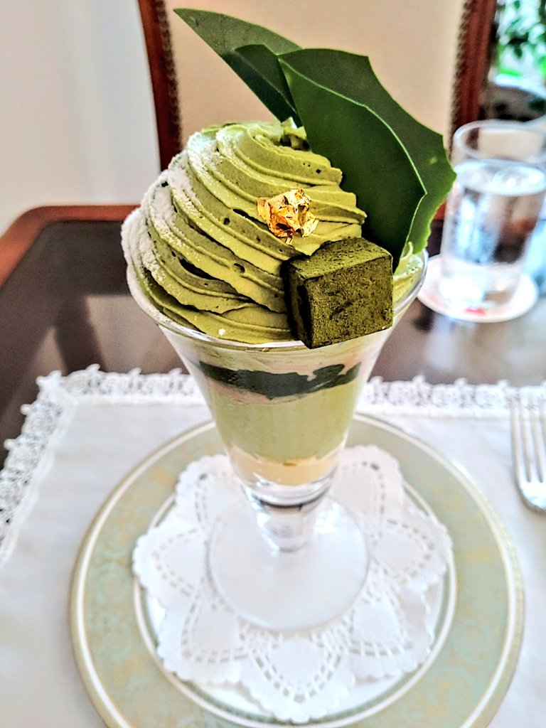 山の上ホテルの抹茶パフェ 本命は飴細工で出来た薔薇のパフェだったけど こちらも Papepoのイラスト 山の上ホテルの抹茶パフェ 本命は飴細工で出来た薔薇のパフェだったけど こちらも Papepoのイラスト