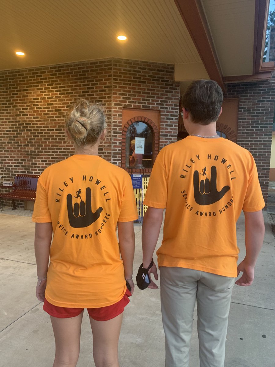 Proud of these 2 ⁦<a href="/averyhighschool/">Avery High School</a>⁩ runners receiving the Riley Howell honoree service award for their compassion to there and care for the environment. #WeAreAvery
