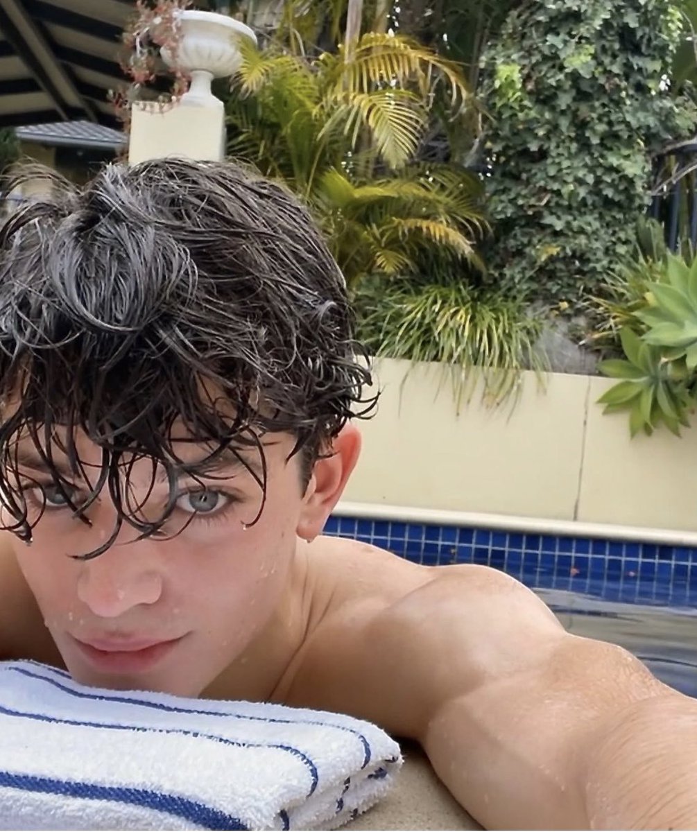 alexruygrok's tweet photo. Who wants to join me 😬
#BitCold #TeenModel #AussieModel #AlexRuygrok https://t.co/QzZYrU5pqO