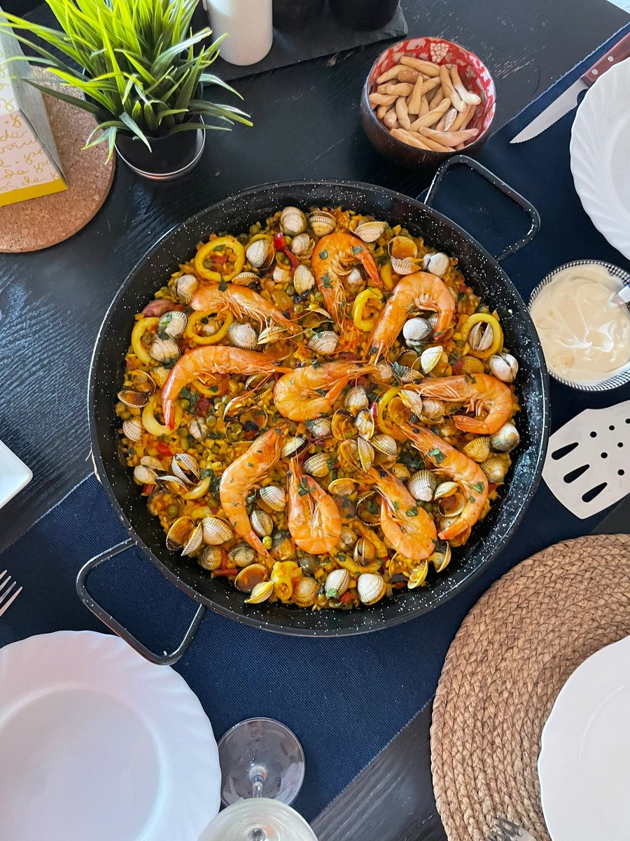 levindelareine's tweet photo. Je cuisine #paella #Spain  🥘 #arroz https://t.co/JxXCRPgvG7