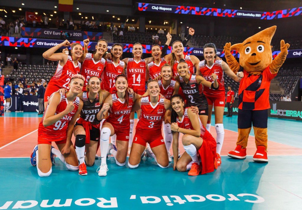 kasapoglu's tweet photo. Konu: 2021 Kadınlar Avrupa Voleybol Şampiyonası

Hedef: Şampiyonluk! 

Haydi #FileninSultanları! https://t.co/jAOiTsimvE