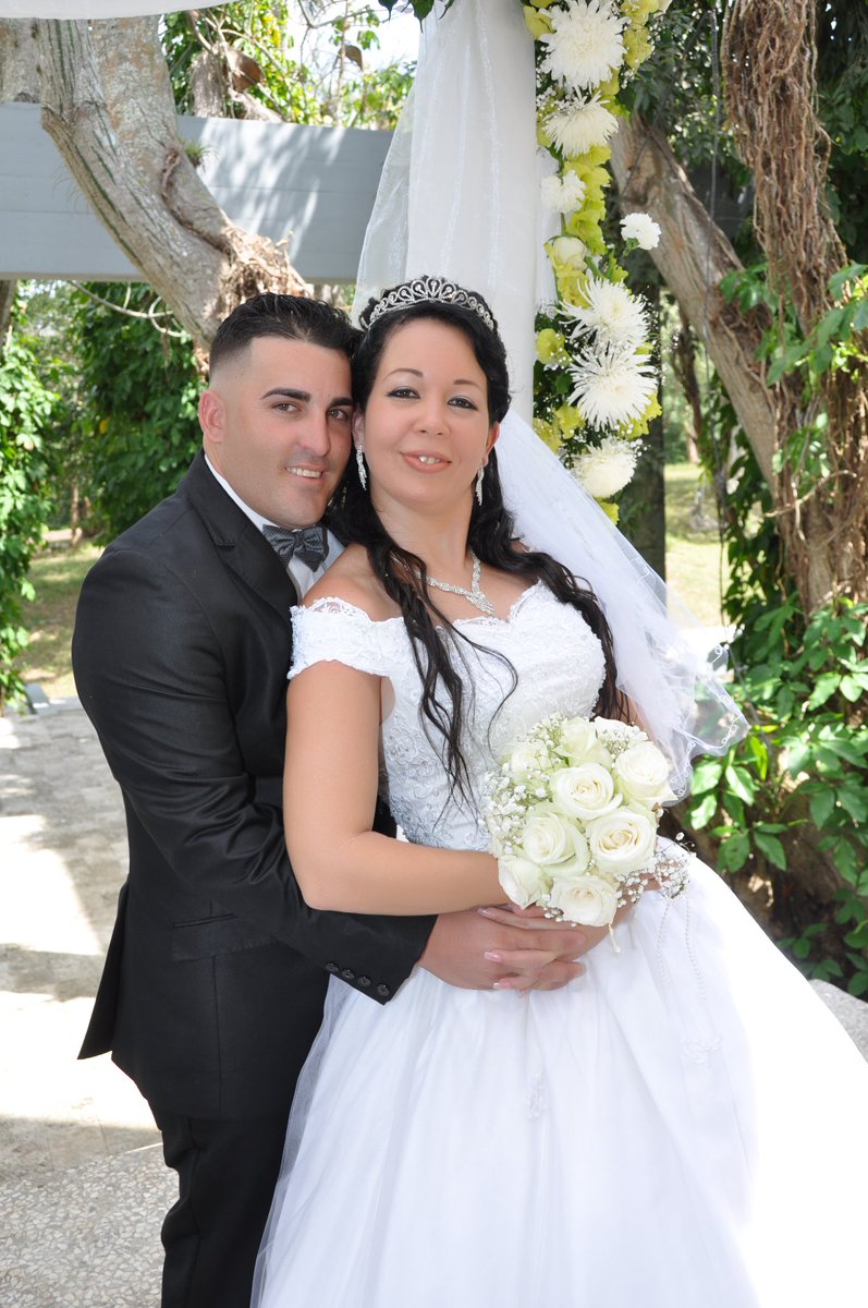 Anierka2's tweet photo. How many anniversaries, how many separate birthdays, how much suffering because of this separation😭😭😭😭😭😭😭Happy Birthday for me one more year separated from the person I love.😭
#ConsularServicesInCuba 
@POTUS 
@SenatorMenendez 
@SecBlinken 
@USEmbCuba https://t.co/hjXCY20Kvj