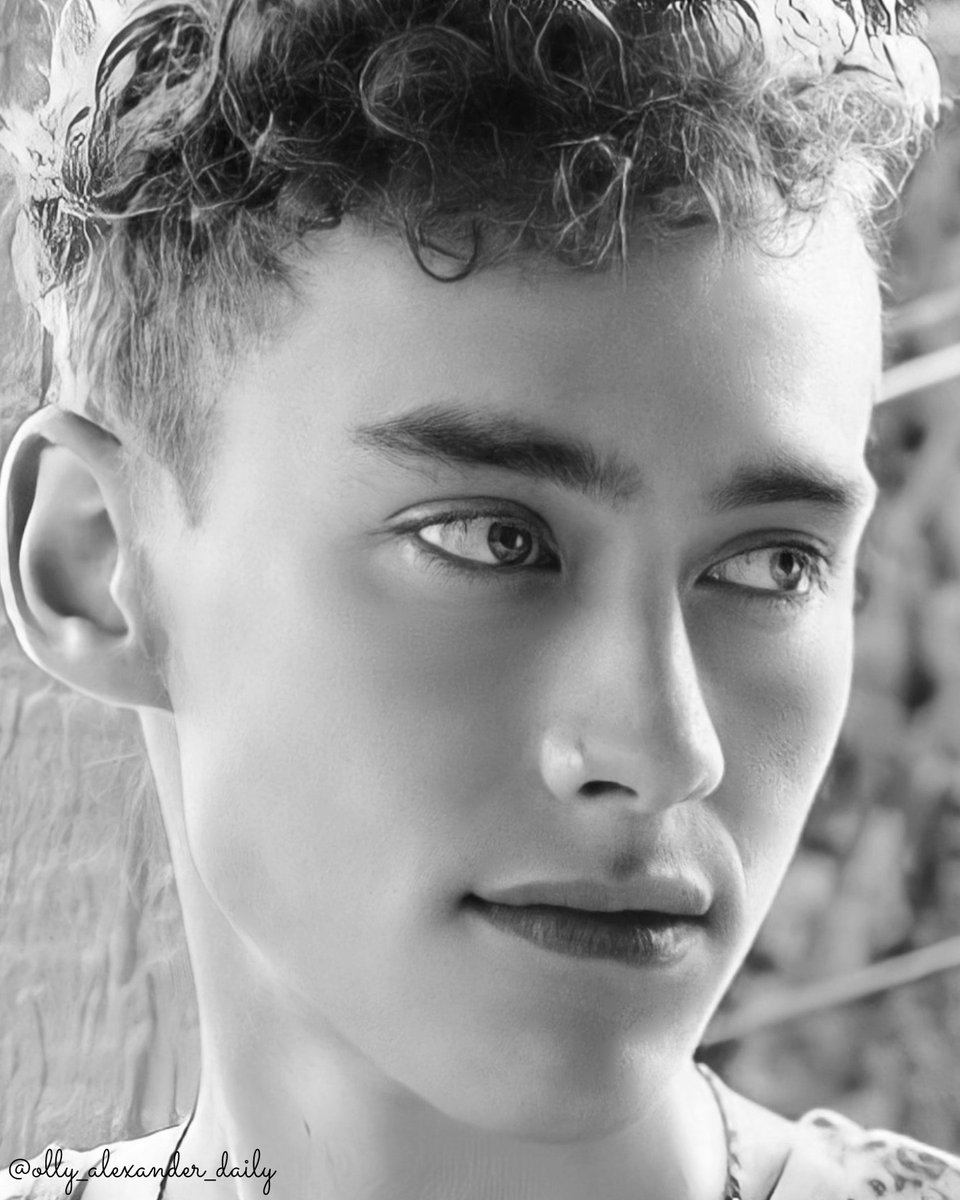 Olly Alexander Daily (Helen) tweet media