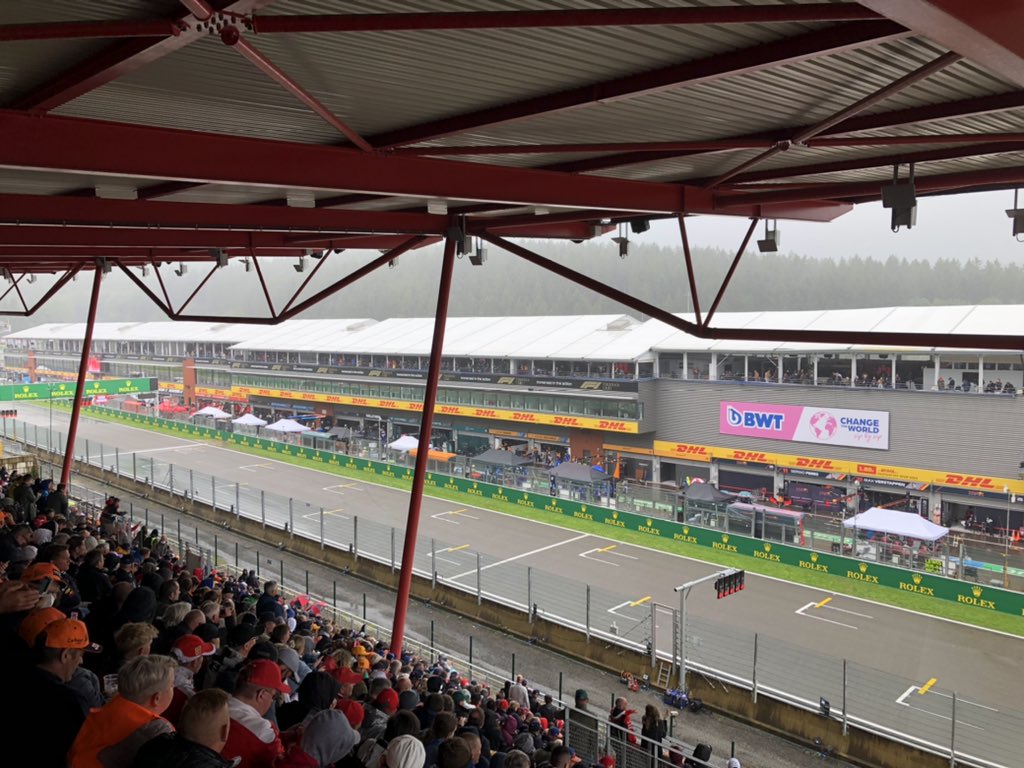thomasvdb96's tweet photo. 1h delay already, let’s hope for the best 🙏🏻🏎 #formule1 #f1 #BelgianGP #belgiangrandprix #SpaFrancorchamps https://t.co/A1R9p3cusI