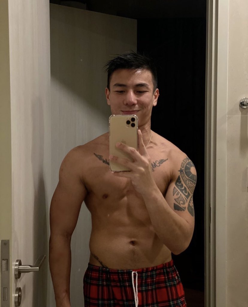 Johnnyericc's tweet photo. Happiness does not depend on what you have or who you are; it solely relies on what you think. #weekendvibes #fitnessjourney #fitnessaddict #workout #workoutmotivation #workhard #bkklife #pinoysg #bezues #lovewins #tattoos https://t.co/mgoVYch5jL