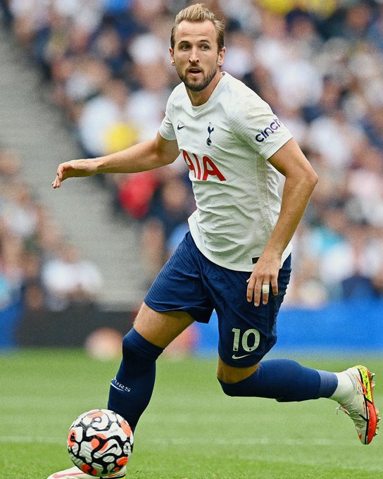 Harry kane in action against Watford. ( Twitter: @Spursofficial )