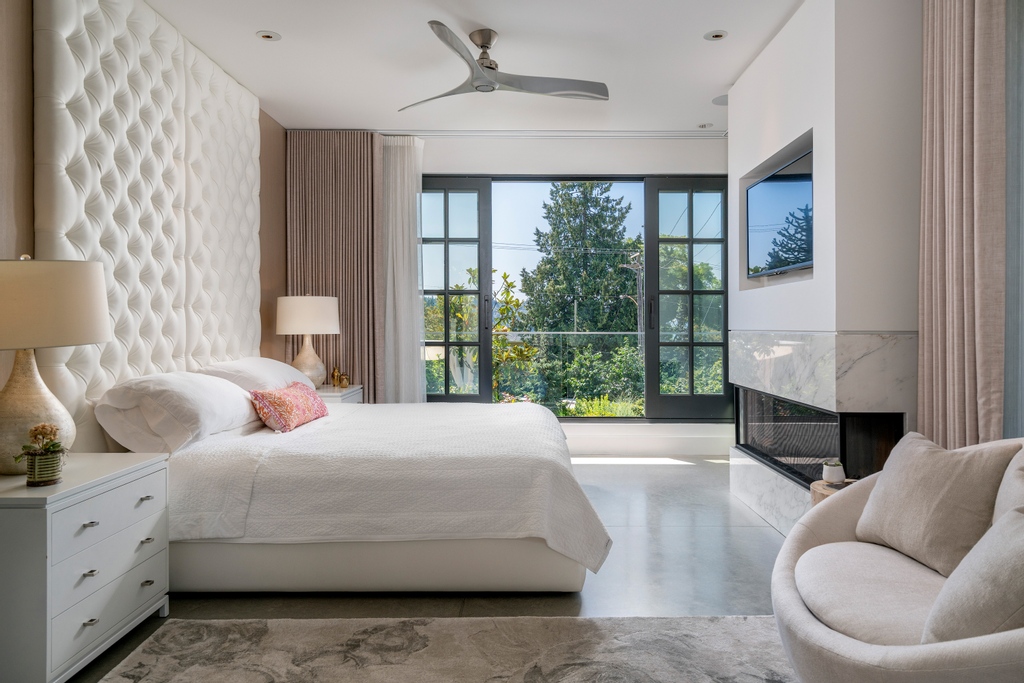 360hometours's tweet photo. Very pretty bedroom! And that headboard! 😍
Photographed for @northshoreteamrealty
#bedroominspo #bedroomdecor #bedroomdesign #bedroomideas #bedroomgoals #bedroominspiration #bedroomfurniture #instaroom #interiorphotography #interior #interiors #interiordesign #360hometours https://t.co/0Job2aCkjj