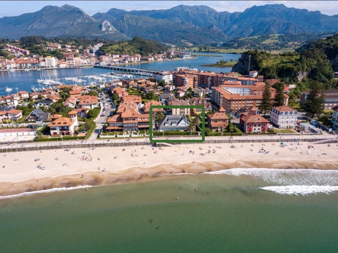 Chalet en primera línea de playa  #Ribadesella. 
.
En una de las mejores y más exclusivas zonas de la costa asturiana. 
.
Disponemos de este chalet de lujo de 650m2, construido sobre una parcela de 1.500m2
.
Si desea más información llámenos al teléfono 985401515