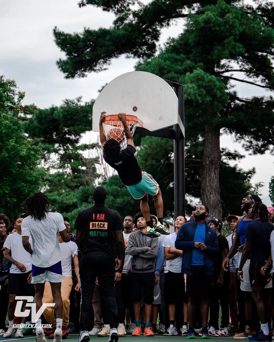 One Time for the City 🌆🖤🤞🏾@kaden_warner00 
Shoutout to @Dfriga98 for pulling up. 
📸: @CourtVisionHQ