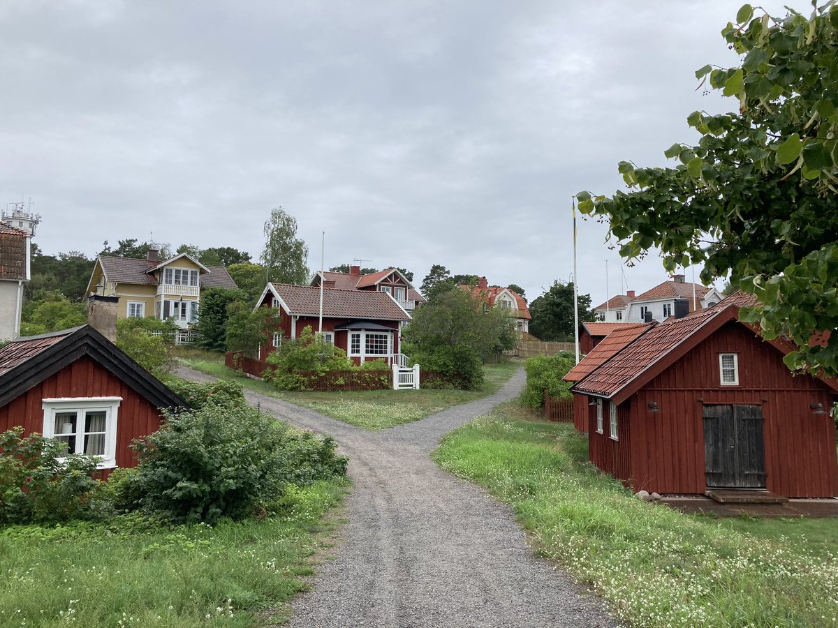 Ami フランス語 Fle 読み書き講師 Nous Avons Visite Sandhamn Une Des Iles Charmantes Dans L Archipel De Stockholm Nous Avons Pu Faire Le Tour De L Ile Malgre La Pluie 船に1時間乗り Sandhamn島へ 静かな森の中を歩き続けると 島で Ami フランス語 Fle 読み書き講師 Nous Avons Visite Sandhamn Une Des Iles Charmantes Dans L Archipel De Stockholm Nous Avons Pu Faire Le Tour De L Ile Malgre La Pluie 船に1時間乗り Sandhamn島へ 静かな森の中を歩き続けると 島で