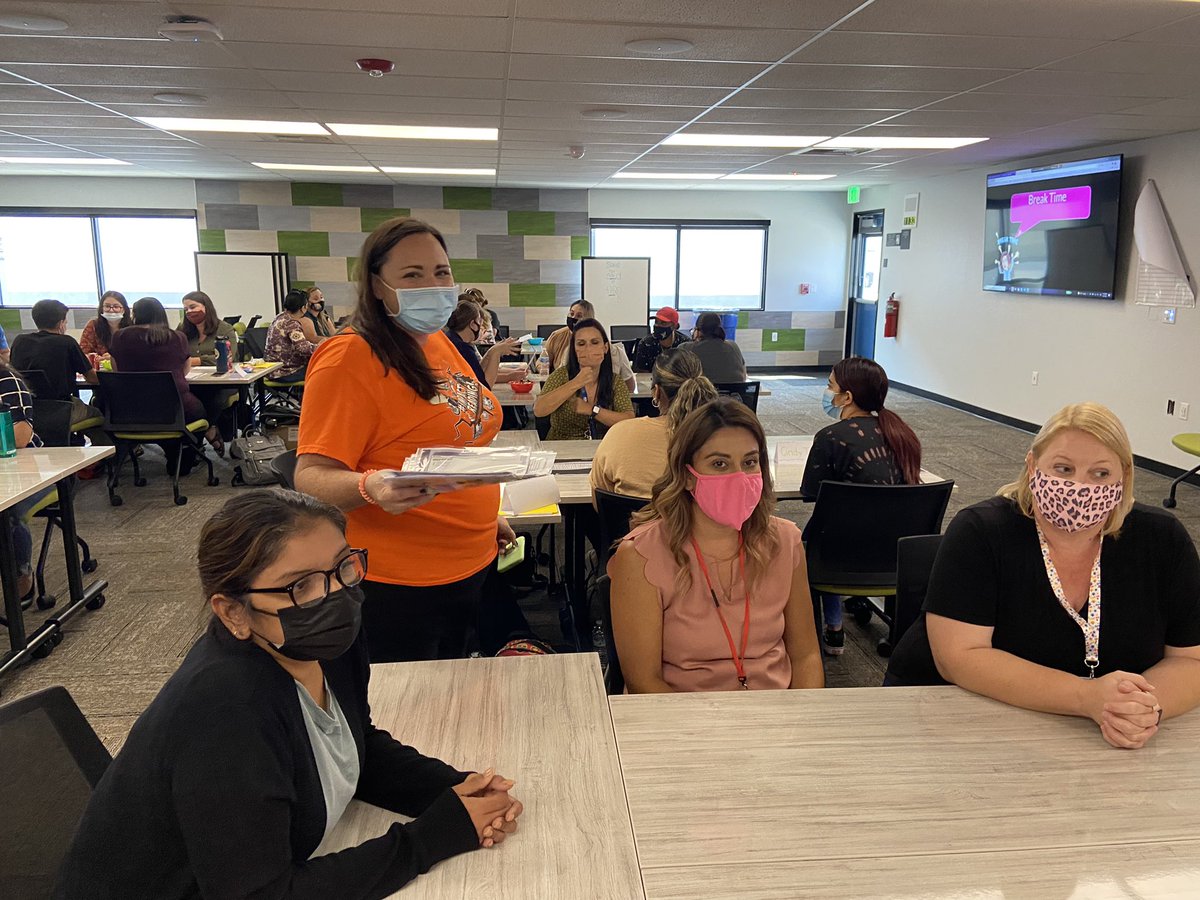 AGarciaVVUSD's tweet photo. Our amazing TOSAs providing PD to our amazing Reading Tutors. #Readby3 #Readinggoals @VVUSDEdServices @JessMWarren @mark_lenoir @ValVerdeUSD @shari512 @VVUSDSpEdOffice https://t.co/Uak3SEcZlH