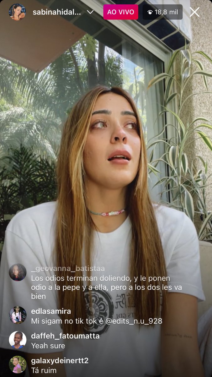 unitersupdate's tweet photo. Em recente live, Sabina revelou que está de volta ao México. Ela também utilizou da transmissão como uma forma de desabafo sobre seu relacionamento e frisou que por mais que não seja perfeito, não é tóxico. Sabina disse que a parte real de sua vida mostrada nas redes é pequena. https://t.co/rYRMjjnuUT
