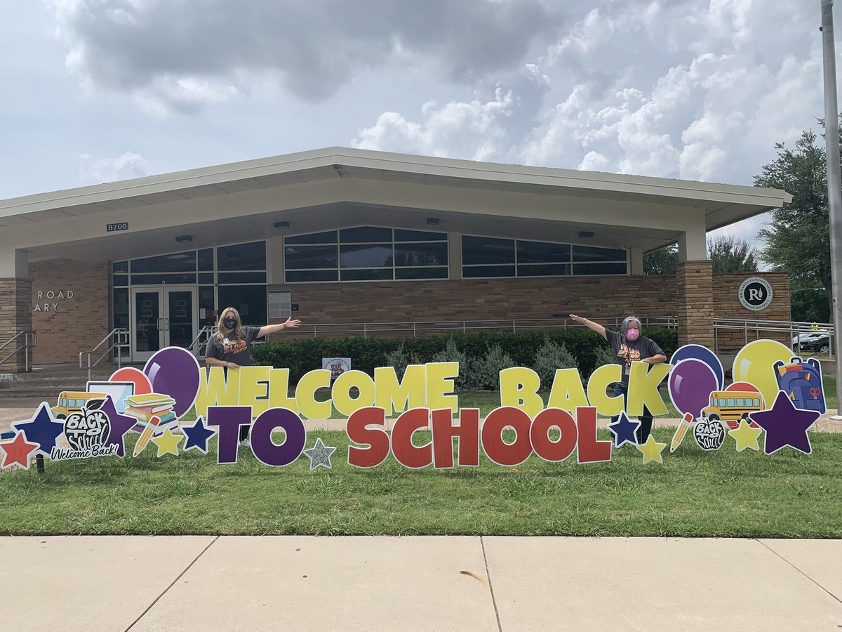 StultsRoadElem's tweet photo. We HEART our counselors!!!!!!
@1124missliz #McCurdy https://t.co/Q941urLk6y