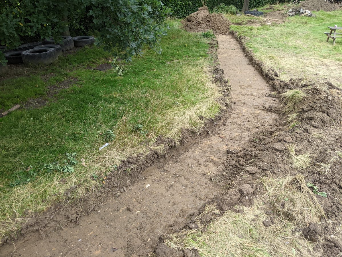 BikeDoctorDave's tweet photo. Another busy day at the #Trackbuild #everyschoolshouldhaveone @bike4healthorg @Space_4Learning #morekidsonbikes @StanningtonFir2 @ActiveNland_PE https://t.co/h94x9xcc8R