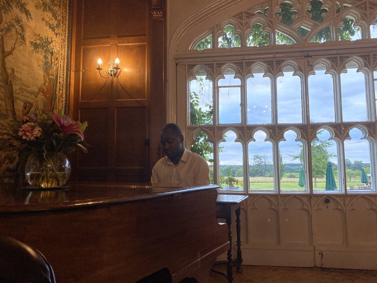 Amy_Walsh2013's tweet photo. Exploring Windsor Great Park following our communication and digital engagement skills sessions on Day 2 of #clPhD @CumberlandLodge 🦌Fantastic to share experiences of #PhDlife and musical talents 🎶 https://t.co/WBB7a65YJ6