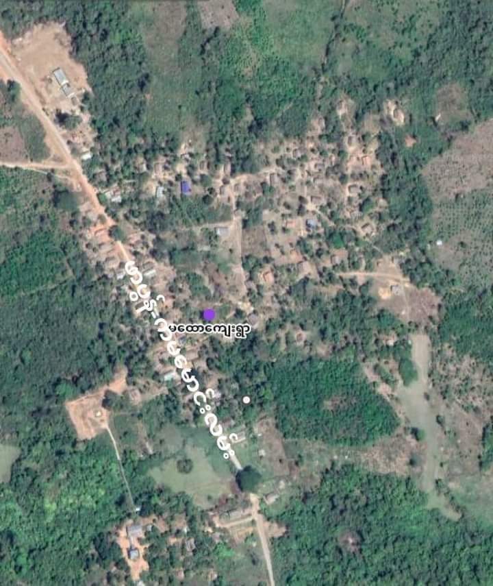 RvlBurma2's tweet photo. On August 15,In #MaHtaw Village,#Dwelo Township, #KNU_Mutaw District, Karen State, Military Battalion Commander(SSA-8, LIB 407) fired eight artillery shells,hitting in the public works area and hitting the right side of a monk.(1/2)

#WhatsHappeningInMyanmar https://t.co/qwPlzk1qSo