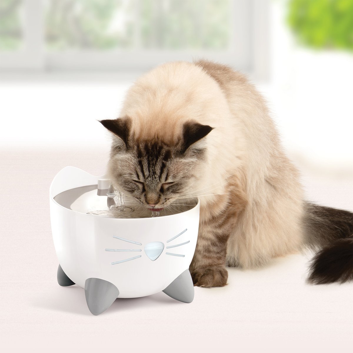 RolfC_Hagen_Inc's tweet photo. Happy first day of SuperZoo! Visit us at booth 4225 to learn about the latest in pet tech. Keep in tune with your kitty with the #CatitPIXI Smart Fountain and Smart Feeder 🐈 @Catit #SZ21 https://t.co/bp4HPwfVUN