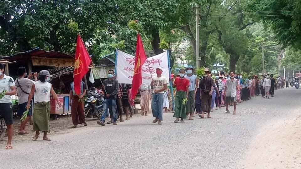 Protest against military dictatorship by massive protesters from LetPaDaung District, Salingyi Tsp on the evening of Aug 17. #WhatsHappeningInMyanmar #Aug17Coup