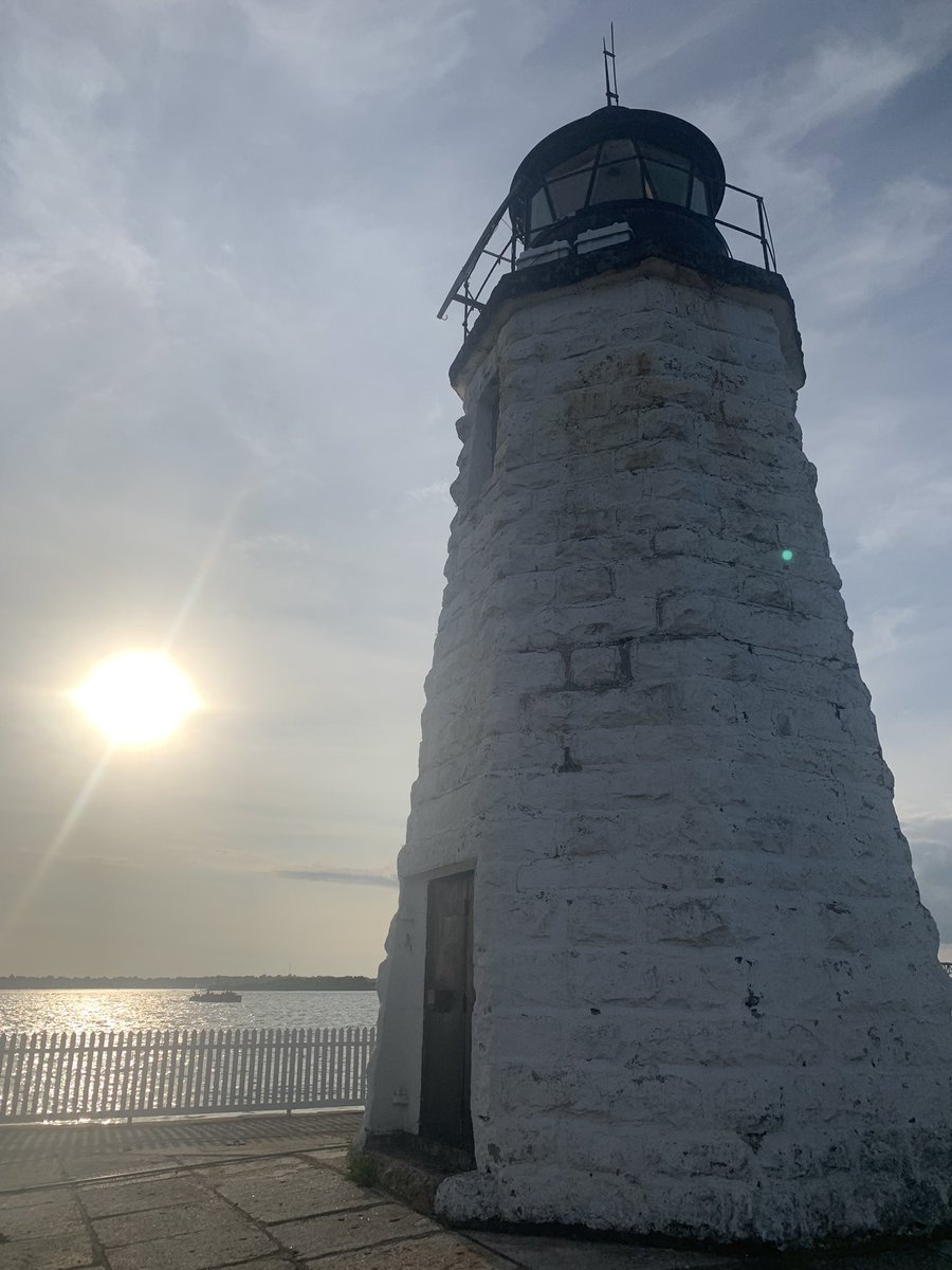 kdowning514's tweet photo. Newport Harbor Light ❣️#Goatisland #NewportHarborlight https://t.co/Gsa1aWGGKd