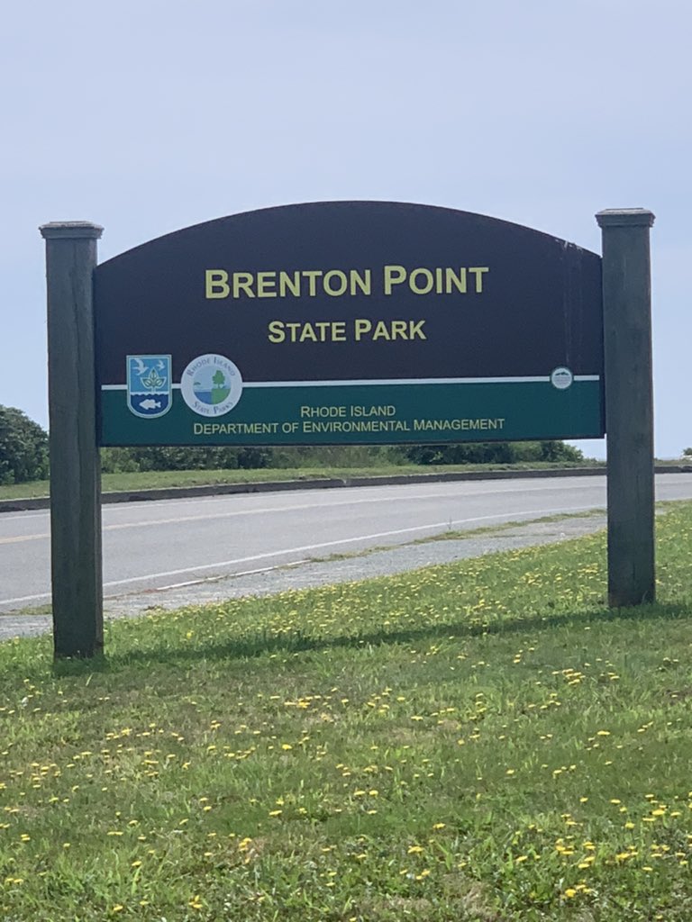 kdowning514's tweet photo. 😍#newportRI #Oceandrive #brentonpointstatepark #portuguesediscoverymonument https://t.co/ahHTa22C6F