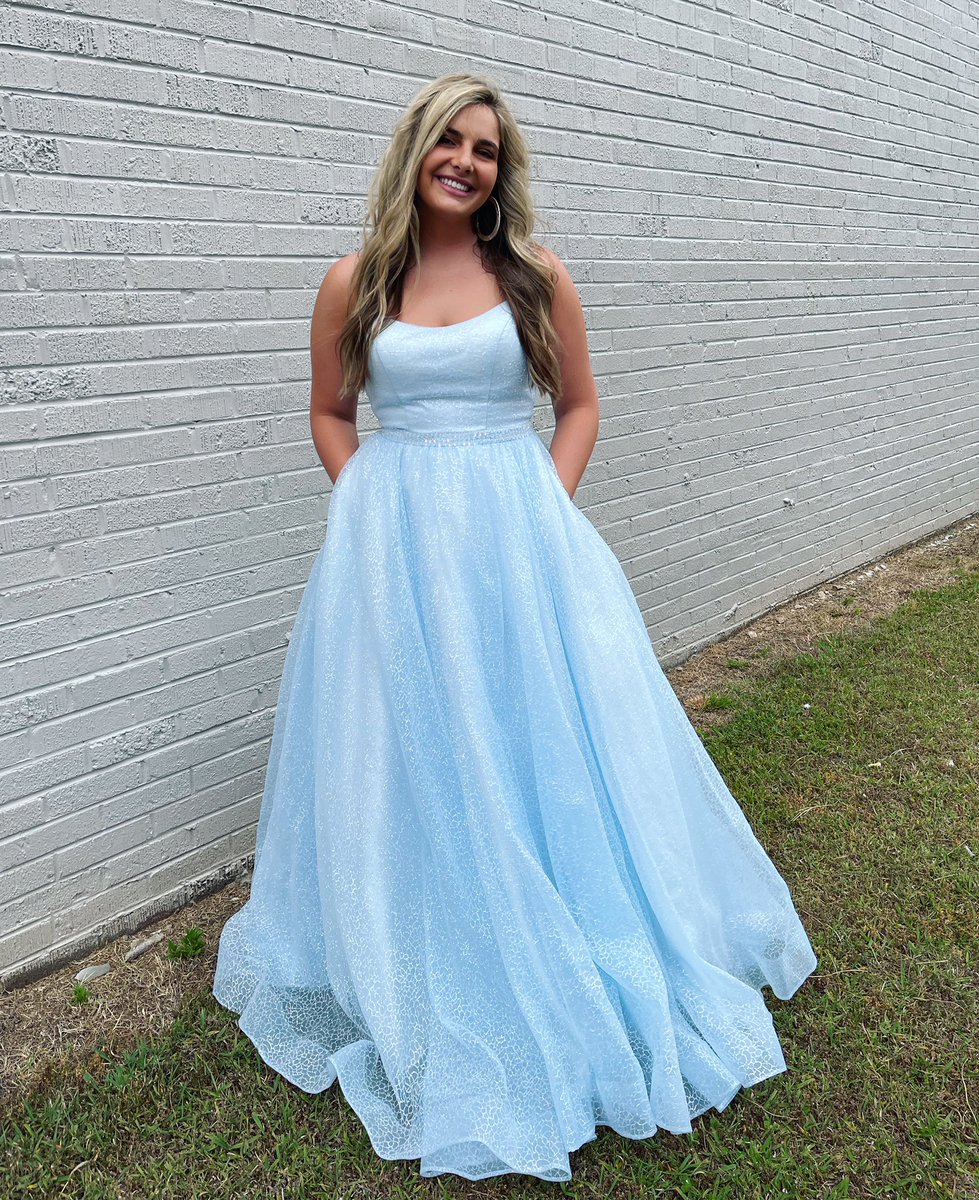 formalapproach's tweet photo. baby blues 🦋 #FormalApproach #blue #FormalApproachGirl https://t.co/Zr1igBUL8n