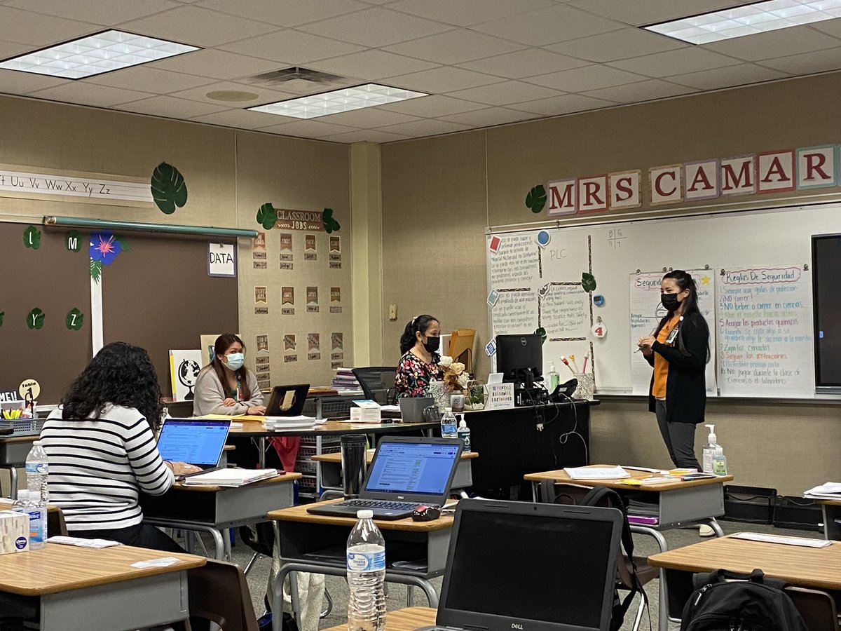 DrTLSha's tweet photo. 3rd grade @Martin_Mustangs planning and modeling rounding lesson by @msnttran … great discussion with @Roldanantonio15 @yamilets777 @MsZulmaBlanco @TleKathy @GotMartinMath https://t.co/8wZhEunTVZ
