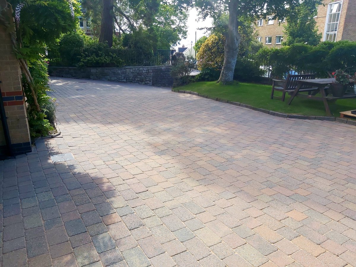 valejetclean's tweet photo. Dirty driveway or slippery paths or paving you'd like cleaning before the Autumn. We're now taking bookings for late September, so please just get in touch to arrange your quotation. #valejetclean #jetwashing #Cardiff #Penarth tel: 02920 700571 or 07767 310618 https://t.co/E9jK2SaF5E