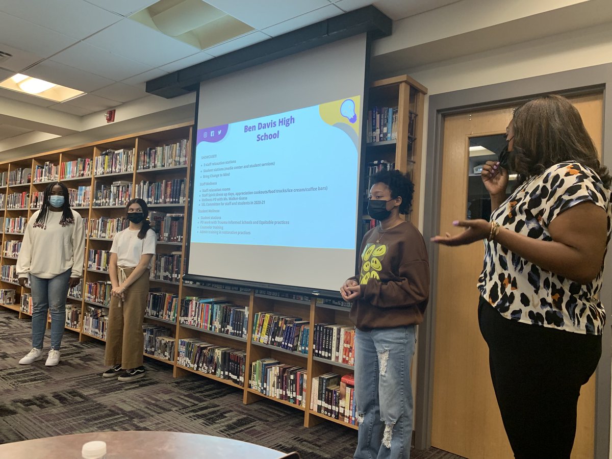 HarrisLeads's tweet photo. @BenDavisHS students share their experiences and the importance of focusing on mental health w/ #projectawareIN. @rinehartsped @pennie_gregory @ToddAHawks @squire16 @DrLizzWalters @WayneTwpSuper #studentvoicematters https://t.co/icP0RvOuDh