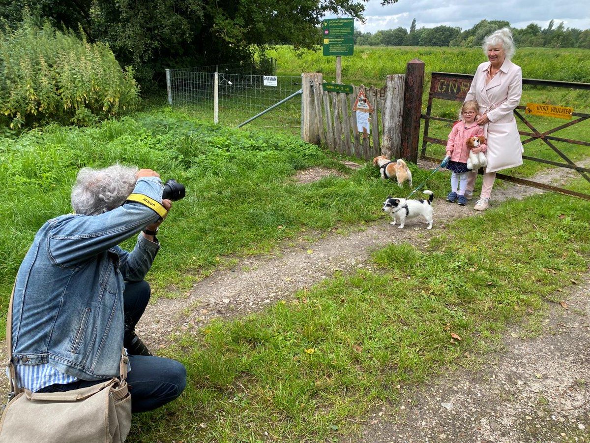 Oud-wethouder Nen van Ramshorst poseert voor fotograaf Eric Daams op landgoed Cruijsbergen in Bussum. De foto is voor ons blad Spiegelschrift, dat in september tien jaar bestaat. Met Nen en vele anderen blikt het blad terug op de afgelopen tien jaar in Het Spiegel.
