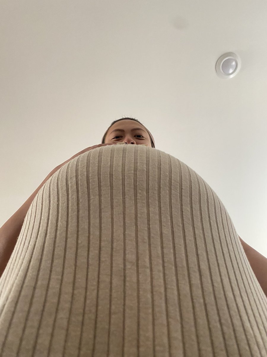 “Babe, come here so I can take a picture of you.”
📸 *snaps pic*
“This is what your feet sees.”