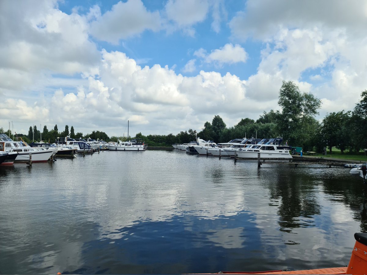 SoerenMuench's tweet photo. 26.07.: Haben bei #dedriesprong in #Langelille @ProvincieFR die #Splendens gemietet. Gehen 3 Wochen auf eine Bootstour durch die Niederlande.
Boot übernommen. Los geht's.
#travel #Travelblog #Niederlandetour @VisitNetherland #Hausboot https://t.co/lbhf1VRmDl