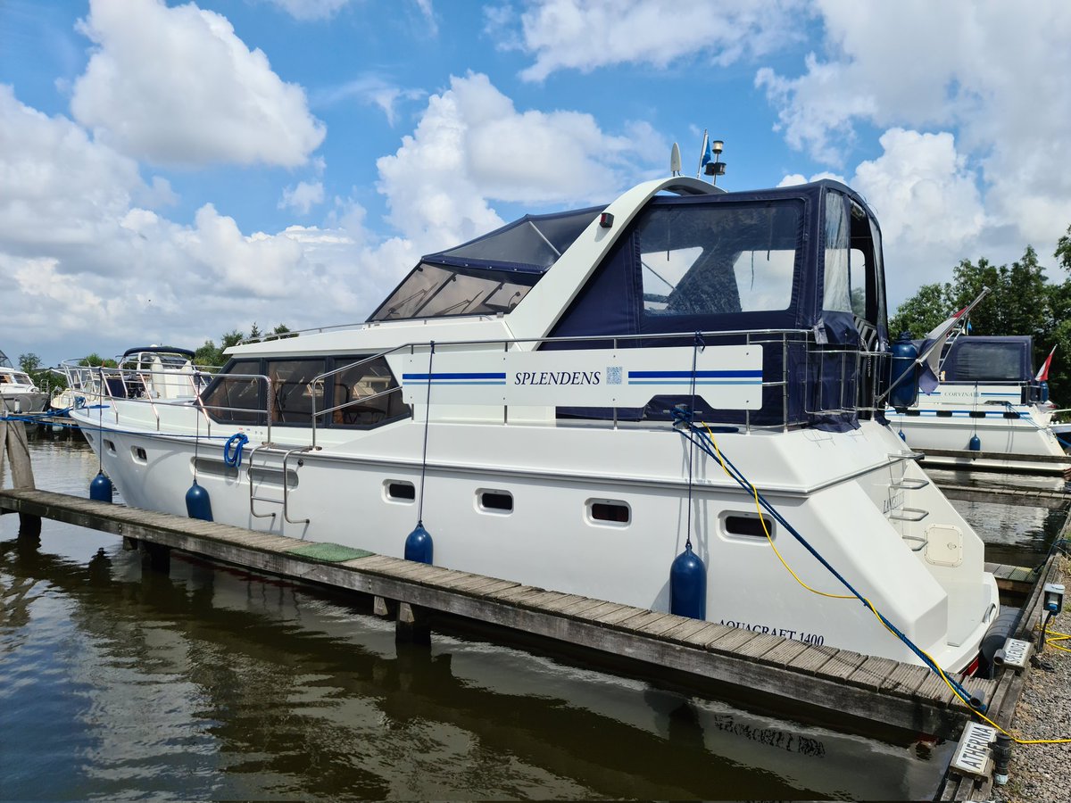 SoerenMuench's tweet photo. 26.07.: Haben bei #dedriesprong in #Langelille @ProvincieFR die #Splendens gemietet. Gehen 3 Wochen auf eine Bootstour durch die Niederlande.
Boot übernommen. Los geht's.
#travel #Travelblog #Niederlandetour @VisitNetherland #Hausboot https://t.co/lbhf1VRmDl