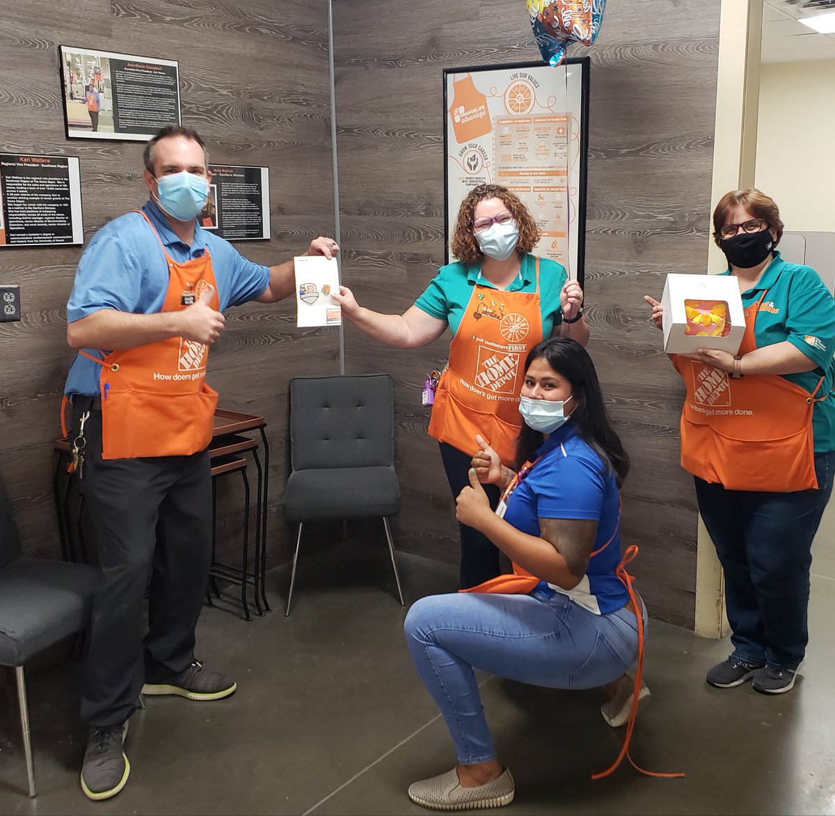PennyMoore6869's tweet photo. 6869 Congratulations Christina on your Diamond Homer Award!  So well deserved!@OrlMitchHD @geffertHD @HeldieRodriguez @thdkwalk @THD6869 https://t.co/kjvdL2vJuQ