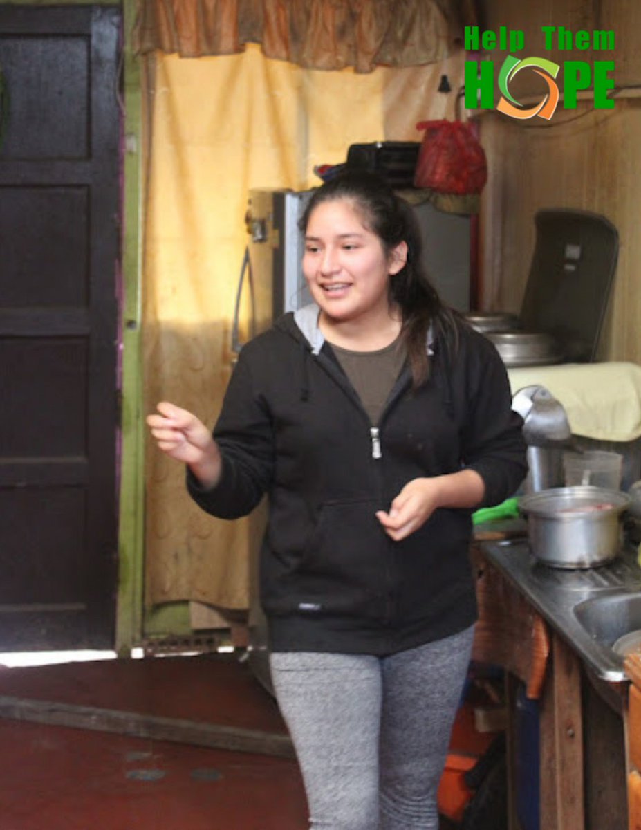 HelpThemHope's tweet image. Melany , our scholar, was caugh 📸 preparing a delicious lunch. 🍝

Melany nuestra becaria, fue captada 📸 preparando un rico almuerzo. 🍝

#HelpThemHOPE #HOPEScholarship #Scholarship #Peru #BecaHOPE #Beca #HOPE #nonprofitorganization #strength #inclusion #scholar #kitchen #food