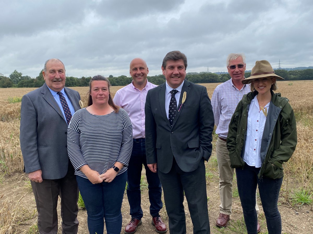 NFUPolitical's tweet photo. Wonderful to meet with @Metcalfe_SBET out on farm in Essex this morning 🌾 Discussions ranged from trade and the agricultural transition to Farming Rules for Water and climate change.

@NFUEastAnglia @JakePRichards #BackBritishFarming 🇬🇧🧑‍🌾 https://t.co/q9OHeleZCl