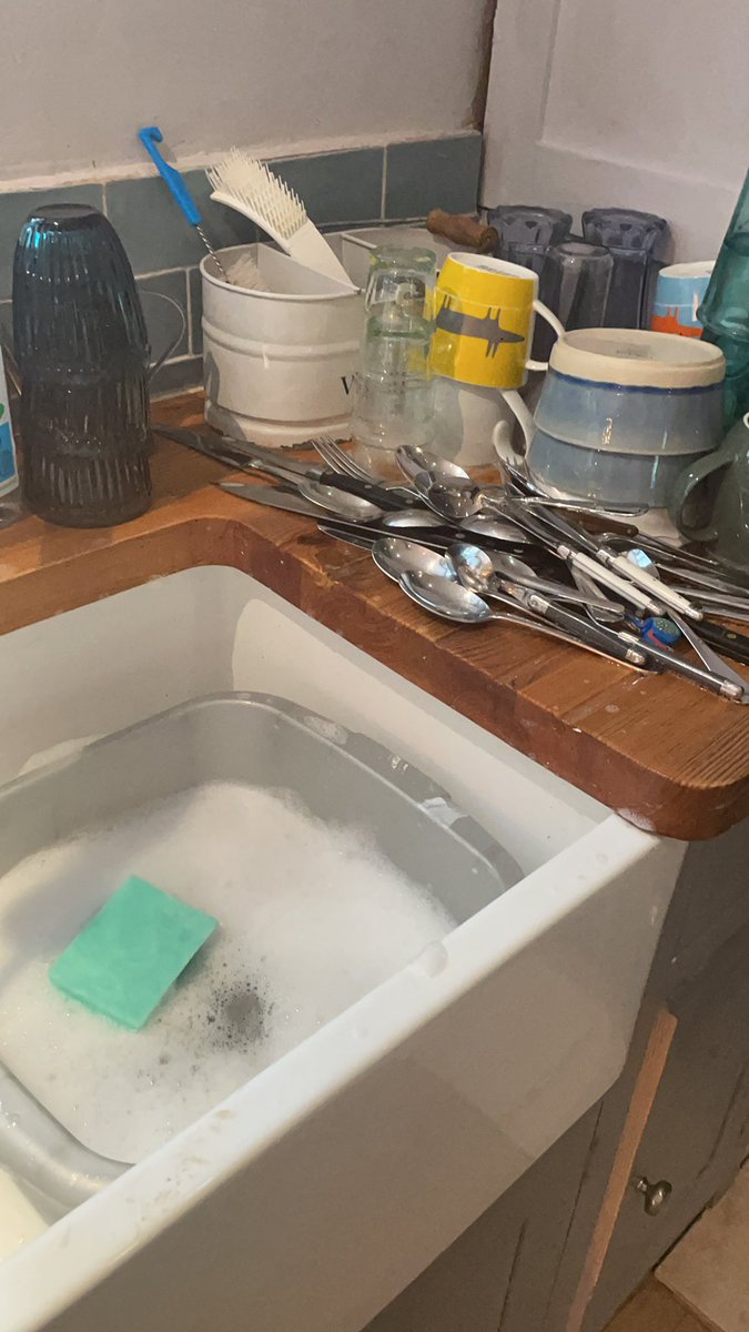 _JustTed_'s tweet image. I can’t understand why but I’m standing here doing the dishes and I have never felt so calm in a really long time