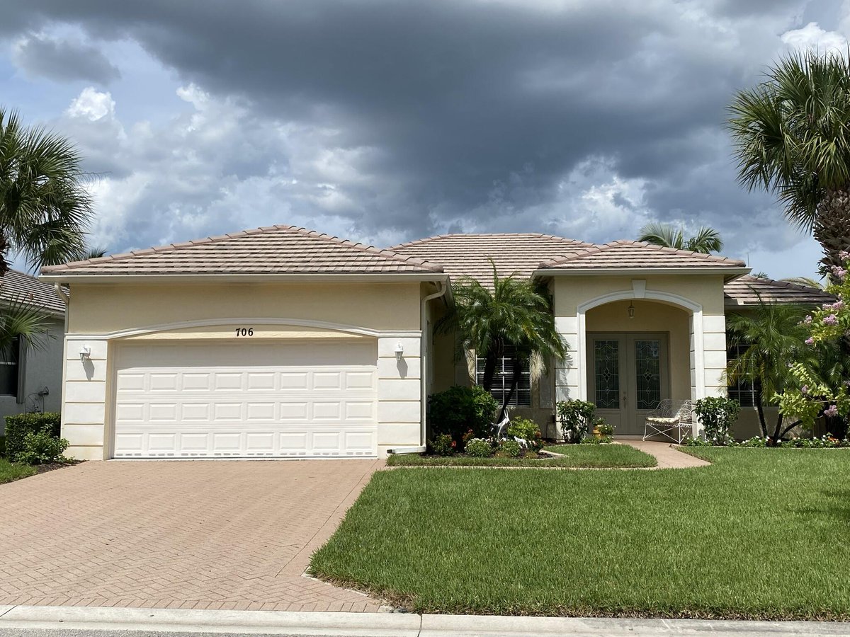Simply amazing in Port Saint Lucie. Move into this 3 BD/ 2 BA now! Call/text/DM me today! cpix.me/l/127448094