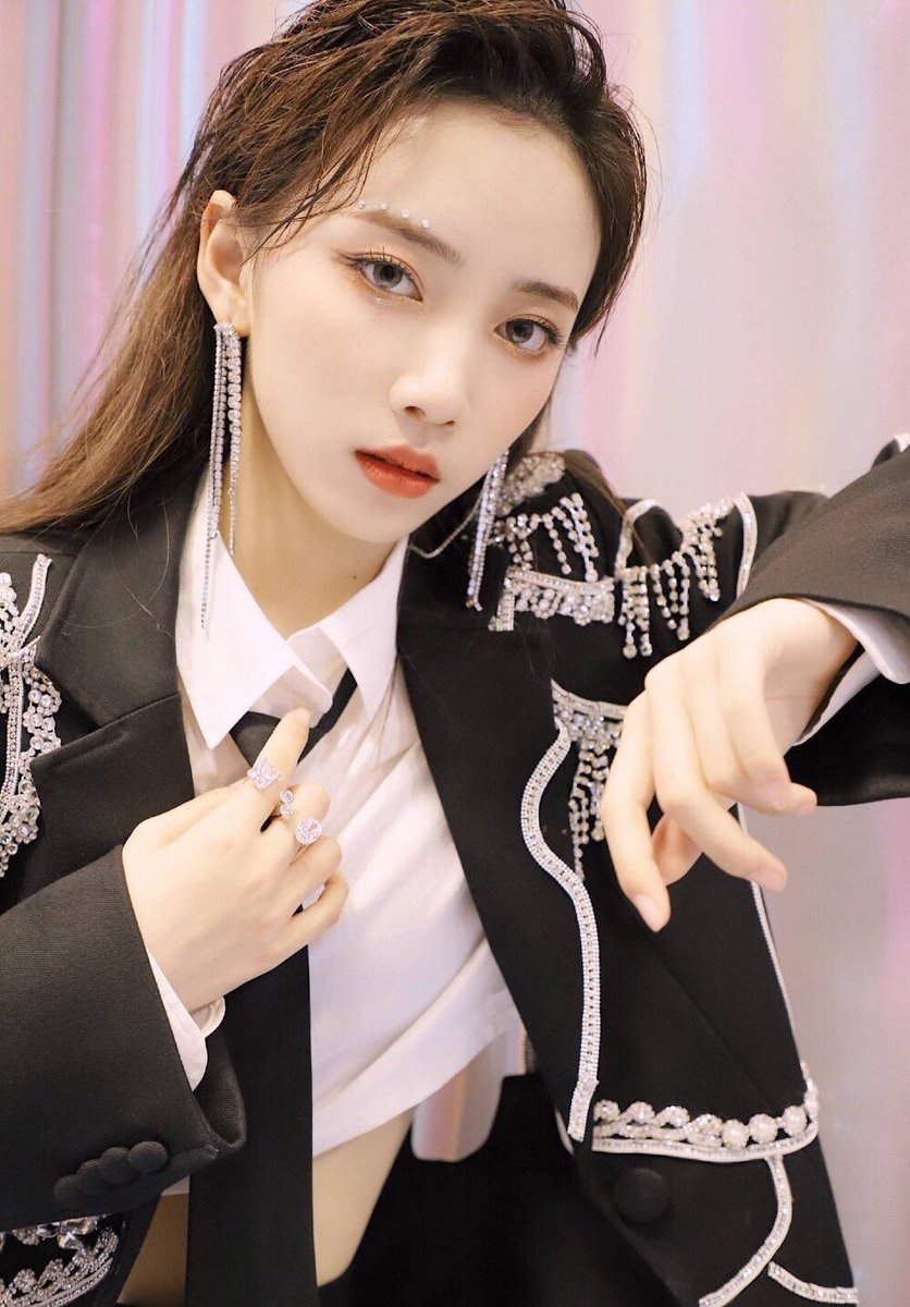 Blue Moment على تويتر ルイチー様 あの風貌からヤンキーっぽいのかと思いきや 美し過ぎて す 好きです Girlsplanet999 スールイチー 苏芮琪 수루이치