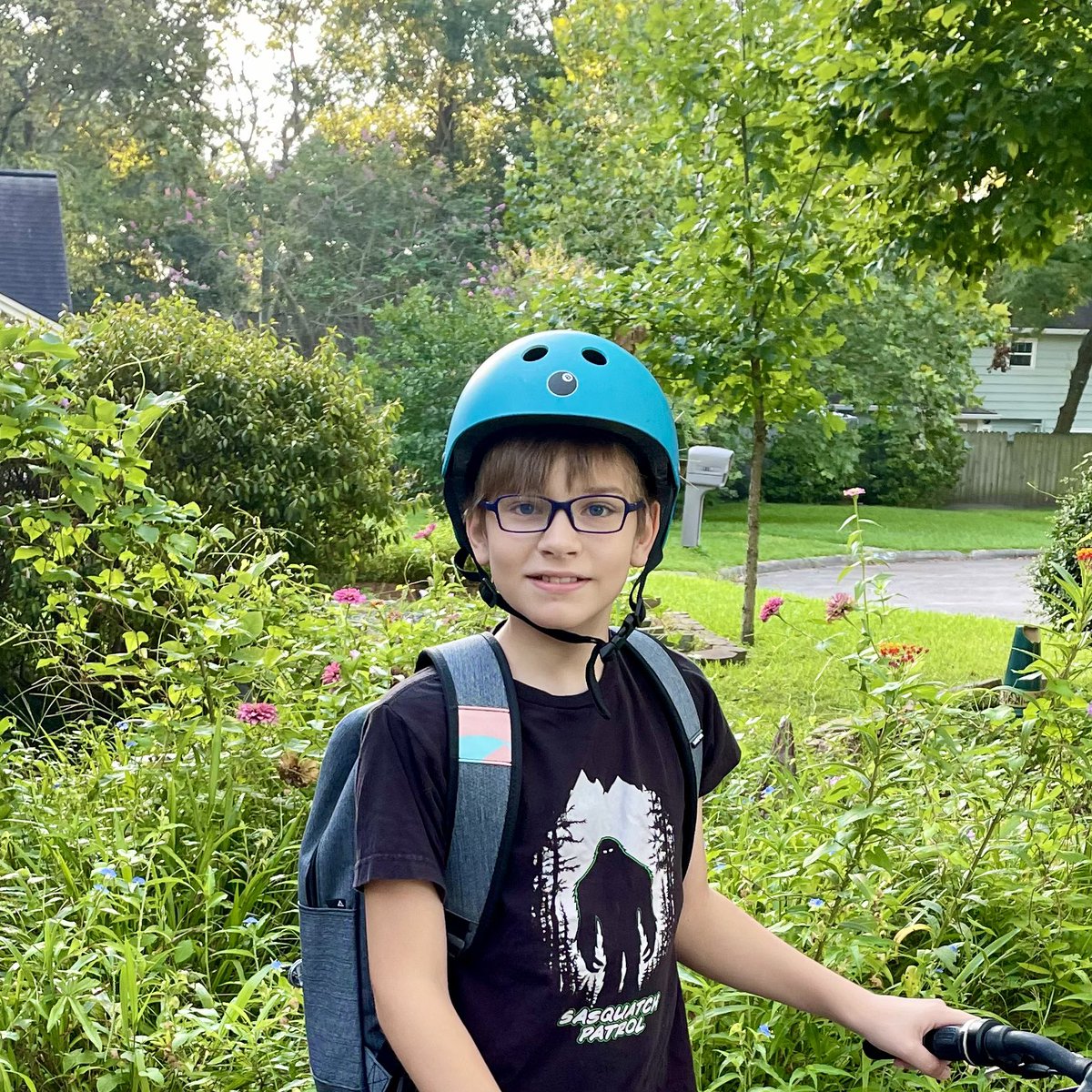 djgh1412's tweet image. I said “big smile! First day of school!” this is what I got 😂😂😂 #BacktoSchool2021 #excitementlevel