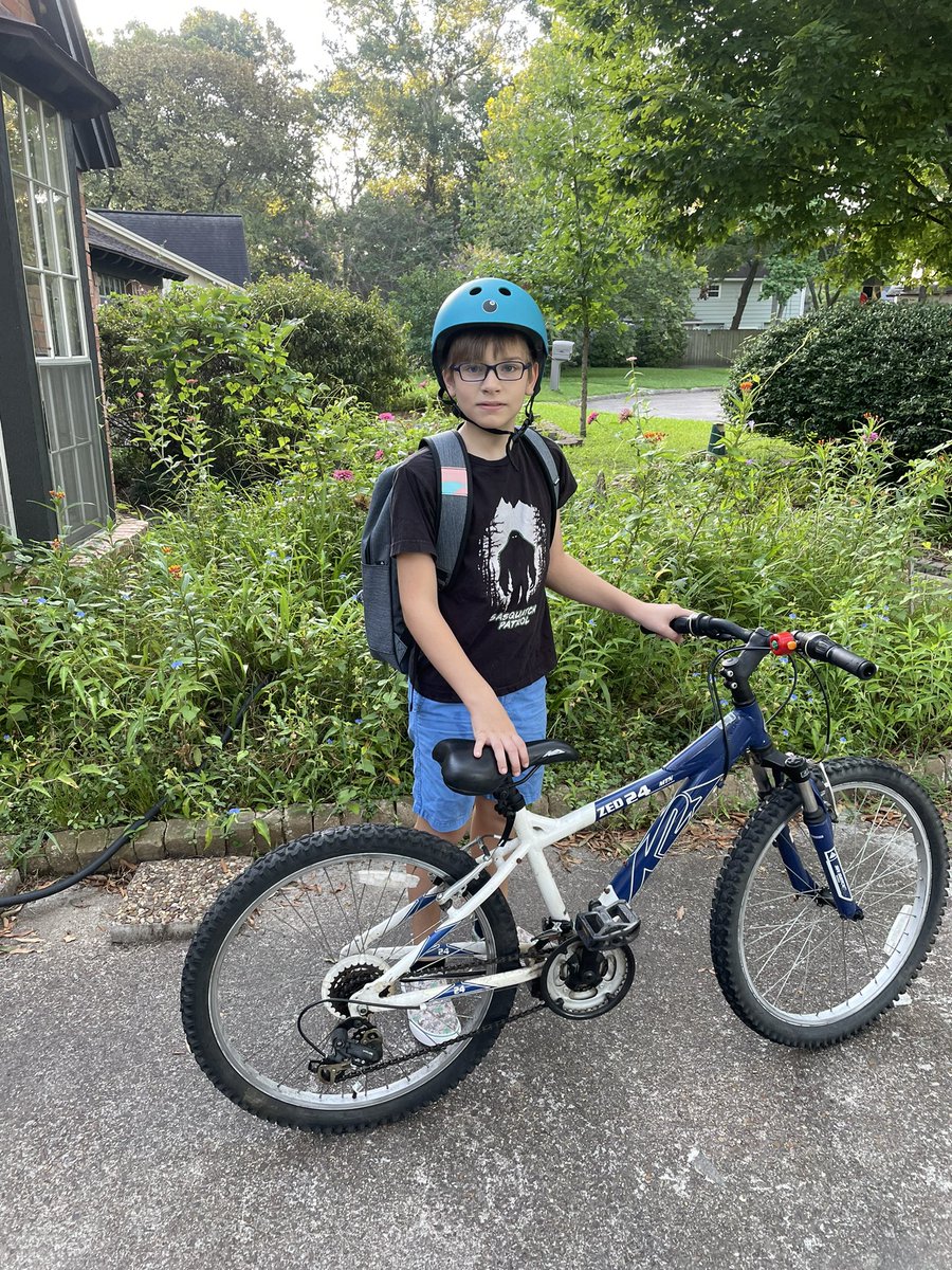 djgh1412's tweet image. I said “big smile! First day of school!” this is what I got 😂😂😂 #BacktoSchool2021 #excitementlevel