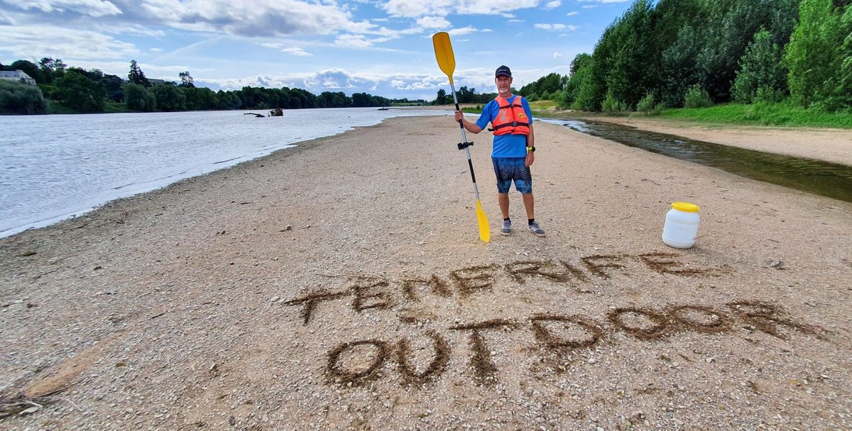 Hay quién estando de vacaciones nos sigue echando de menos...😆
🚣‍♂️ Nick nos envía saludos antes de echarse al agua del río Loira, en Amboise, Francia. 
#TenerifeOutdoor #TeEquipamosParaLaAventura #outdoor