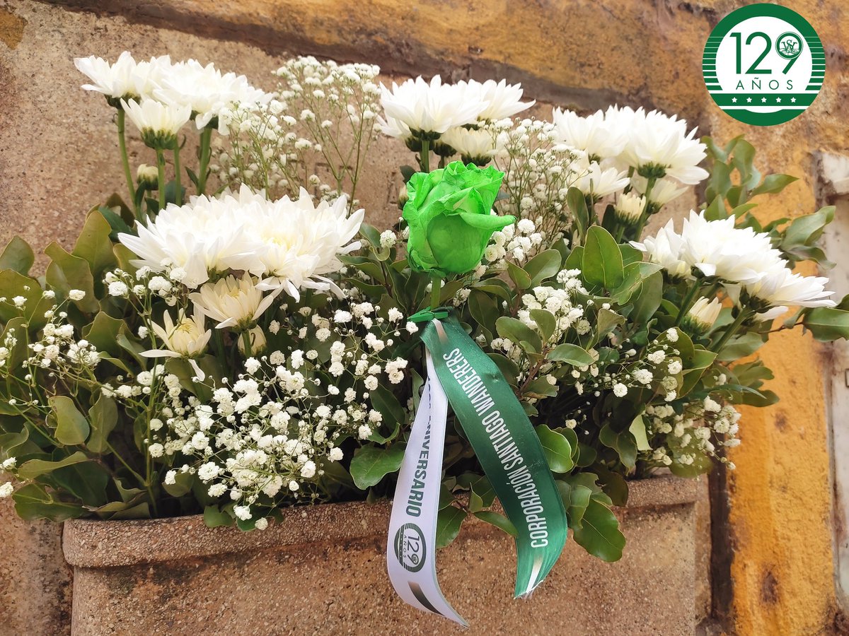 CorporacionSW's tweet photo. #CSW129 | 🌹💚 Este lunes como Corporación Santiago Wanderers realizamos un homenaje de ofrendas florales a próceres de nuestra institución. En una actividad emotiva y simbólica, buscamos conmemorar a quienes han construido la historia de Santiago Wanderers de Valparaíso.
HILO https://t.co/8uuajC8YGY