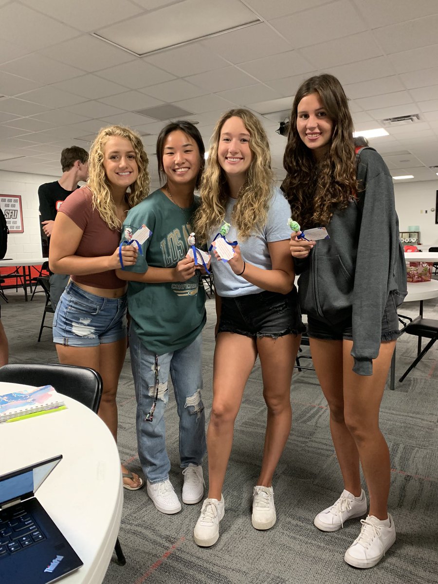 SFU_SADAS_FLI's tweet photo. 𝐓𝐇𝐈𝐒 𝐈𝐒 𝐃𝐀𝐘 𝐎𝐍𝐄!

First classes of our Freshman Student-Athlete Seminar happened yesterday/today &amp; we introduced them to our required text #ThisIsDayOne by @DayOneDrew! 

Excited to use this book for our class &amp; our Flash Leadership Institute!

#LollipopMonents https://t.co/u5HvUwKRS7