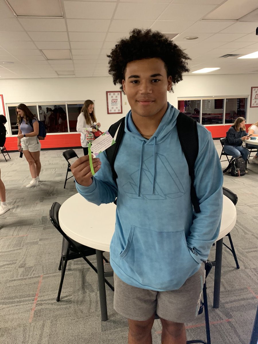 SFU_SADAS_FLI's tweet photo. 𝐓𝐇𝐈𝐒 𝐈𝐒 𝐃𝐀𝐘 𝐎𝐍𝐄!

First classes of our Freshman Student-Athlete Seminar happened yesterday/today &amp; we introduced them to our required text #ThisIsDayOne by @DayOneDrew! 

Excited to use this book for our class &amp; our Flash Leadership Institute!

#LollipopMonents https://t.co/u5HvUwKRS7