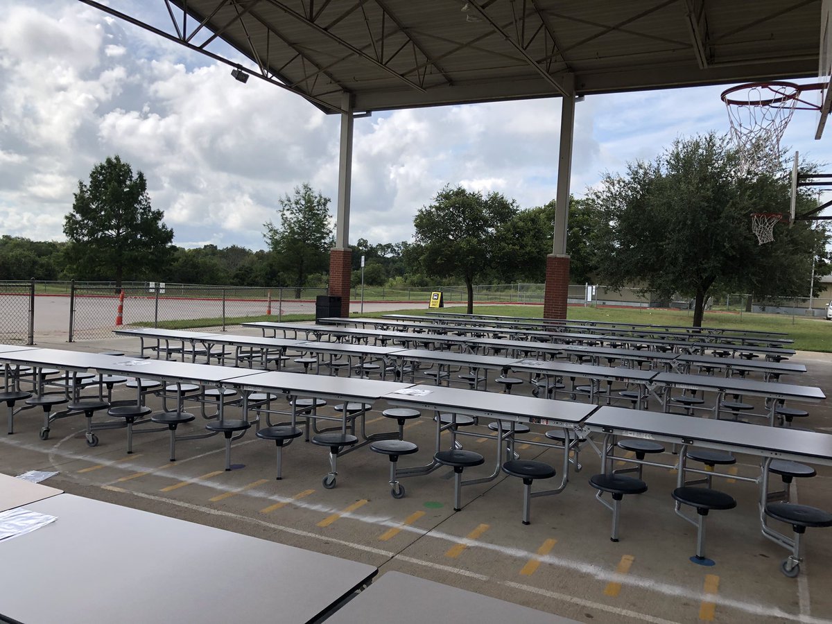 sarateacher27's tweet photo. I’m #AISDproud to be supporting @Perez_Elem on our #AISDfirstday of school in @AustinISD! Morning meetings, restorative circles, collective care, culturally responsive texts, soft music, supportive messages, lunch outside, dual language, so much goodness here! #SELandCPIconnects https://t.co/IIMKFd67OQ