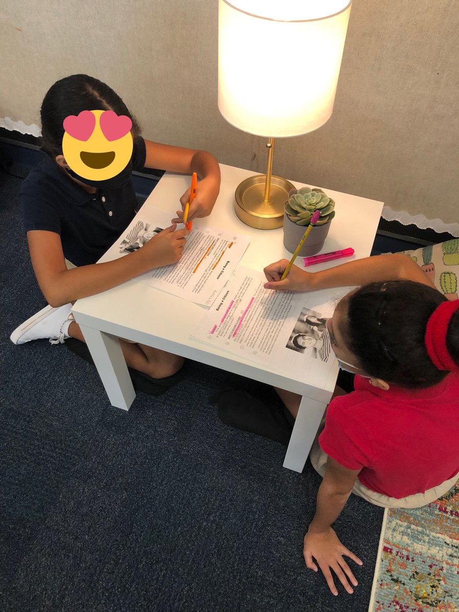 Ms_C_Rodriguez's tweet photo. Working together to text code the main idea and key details of a text! 💗📖✏️ @CannellaElem https://t.co/bEeVk4s7bS