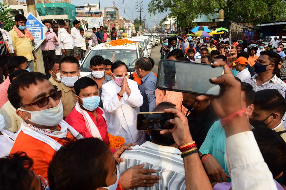 DrMNPandeyMP's tweet photo. आज अपने संसदीय क्षेत्र चंदौली में दौरे के लिए आगमन पर, कार्यकर्ता साथियों एवं जनता से अपार स्नेह और सम्मान मिला। उनके इस स्वागत पर, मेरा अनेक आभार। आप सभी का बहुत-बहुत धन्यवाद। https://t.co/Gt86ZPAh9c