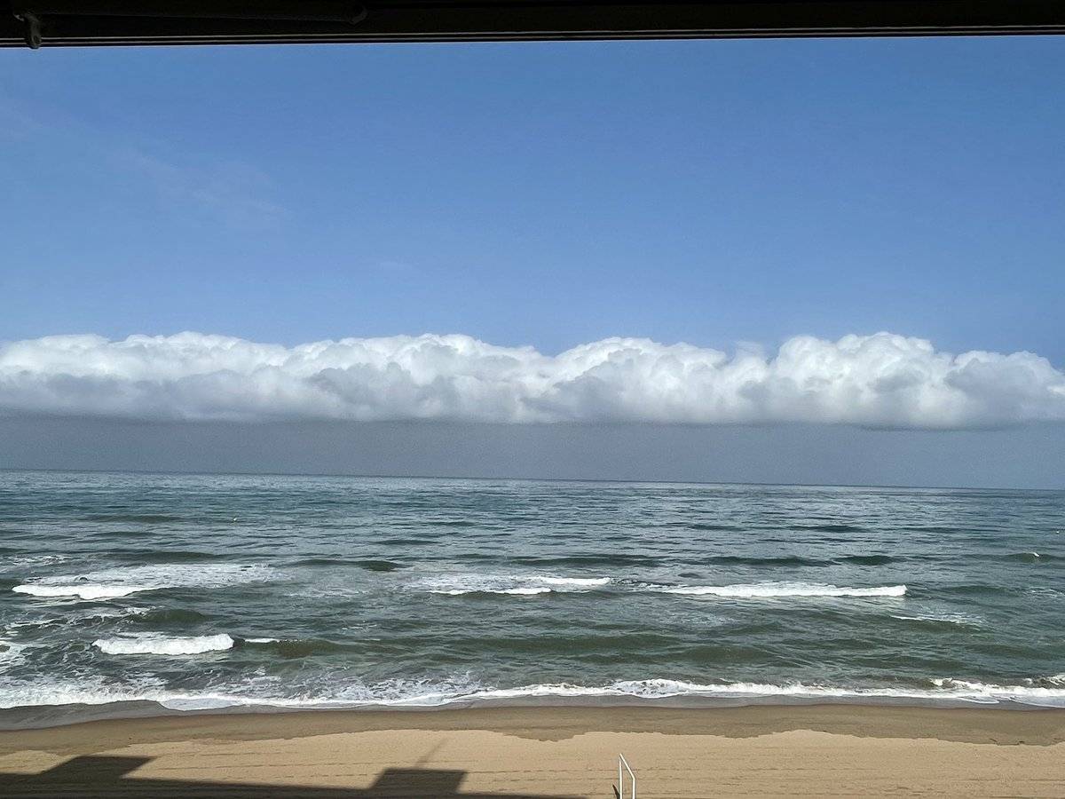 Socmarin's tweet photo. @ElTiempoA3  playa de #tavernesdelavalldigna. Qué se forma ahí? https://t.co/nZD3NY7oIi